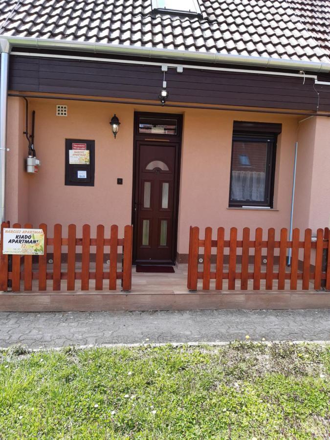 Narcisz Apartman Дьюла Экстерьер фото