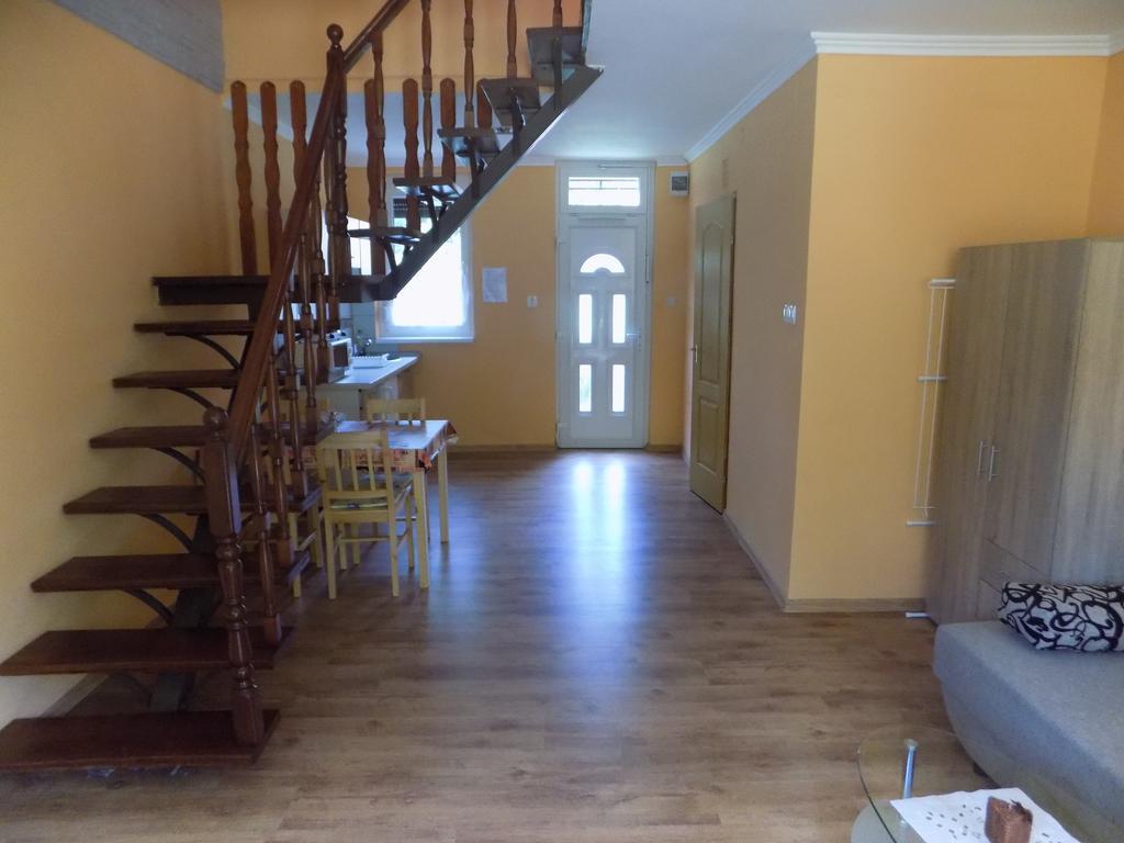 Narcisz Apartman Дьюла Экстерьер фото